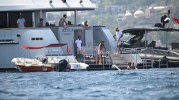 Ali Koç, dostlarını yatında ağırladı