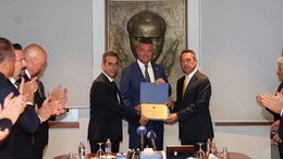 Mazbatayı alan Sadettin Saran bütün görevlerinden ayrıldı