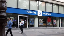 İş Bankası'nda sürpriz karar: Görevinden ayrıldı!