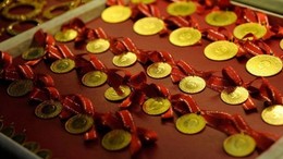 Altın yükselişte: Fed beklentileri ve zayıf ABD verileri Ons fiyatını destekliyor