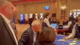 Türk başkonsolos kumarhaneden çıktı!