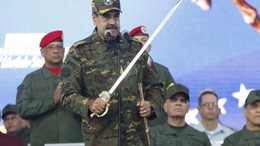 Maduro, Bolivar'ın kılıcıyla ABD'ye meydan okudu!