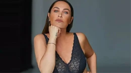 Hülya Avşar parayı aldı, davayı çekti!