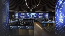 BIST 100 dalgalanırken bankacılık yükseldi, tekstil sert düştü