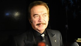 Orhan Gencebay kiracısıyla mahkemelik oldu