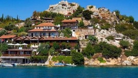 Rahmi Koç'tan kiralık taş ev! Dudak uçuklatan rakam