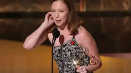 Emmy Ödülleri'ne damga vurdu: Yahudi oyuncudan 'Filistin' çağrısı!