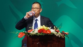 TikTok'un patronunu solladı: Su satarak Çin'in en zengini oldu!