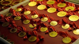 Altın yükselişte: Fed beklentileri ve zayıf ABD verileri Ons fiyatını destekliyor