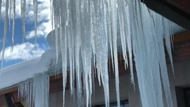 Buz sarkıtlarını temizlemeyen bina sahiplerine 40 milyon lira ceza!