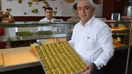 Otel müdürü ve ünlü baklavacı tutuklandı!