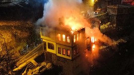 Tarihi konak kül oldu!