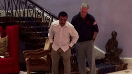 Kabe örtüsü karelerinden çıktı! BAE'li CEO'dan 'Epstein' istifası: Mesajlarda neler var neler