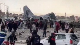 Para taşıyan uçak düştü, ortalık karıştı!