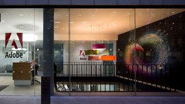 Adobe'un dayatması pahalıya patladı! CEO'yu da götürdü