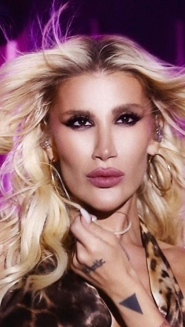 Burcu Güneş ve İrem Derici birbirine girdi!