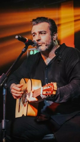 Ünlü şarkıcı Rıza Tamer hayatını kaybetti