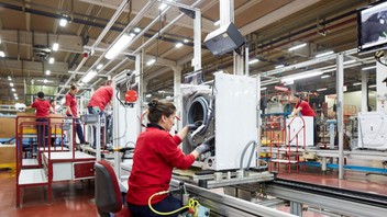 Zorlu'ya bir şok daha: Vestel'den büyük kayıp!