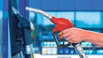 Araç sahiplerine kötü haber: Akaryakıta zam geldi