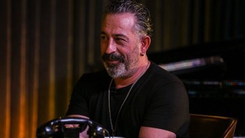 Cem Yılmaz sosyal medya hesabını kapattı