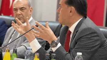 Kolundaki saatin değeri 20 milyon lira!