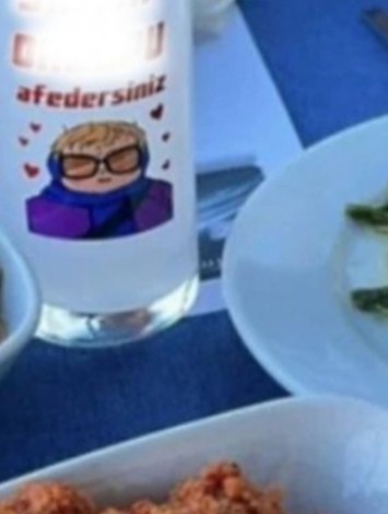 Küfürlü rakı bardaklarına dudak uçuklatan ceza!