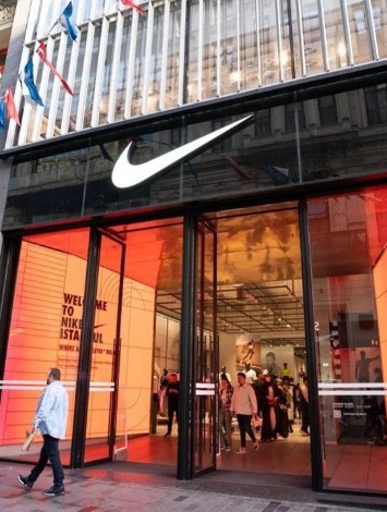 Dev spor giyim markası binlerce işçi çıkarmaya hazırlanıyor