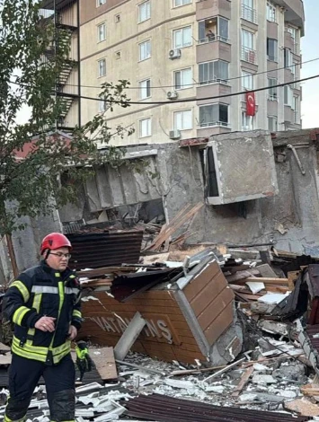 Kocaeli Gebze’de 6 katlı bina çöktü!