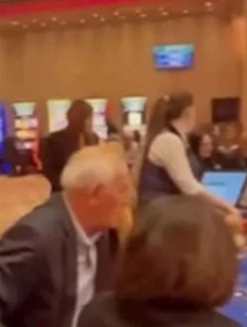 Türk başkonsolos kumarhaneden çıktı!