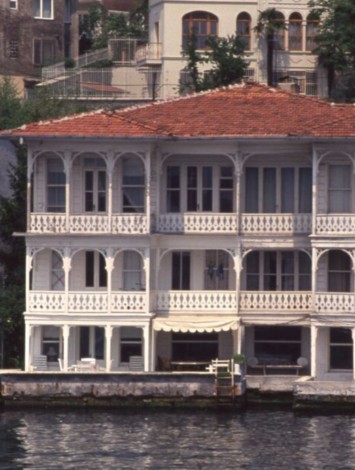 Tarihi yalı satışa çıkarıldı! Fiyatı dudak uçuklattı