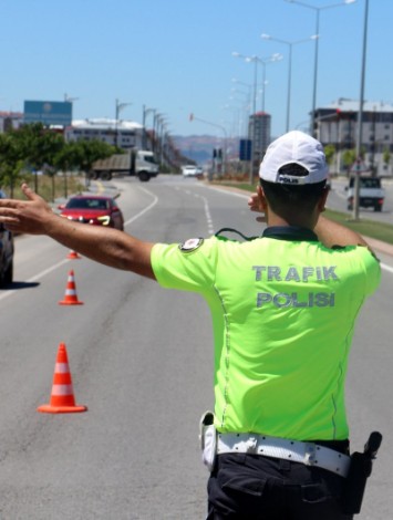 Sürücüler dikkat! Artık bunları yapan yandı