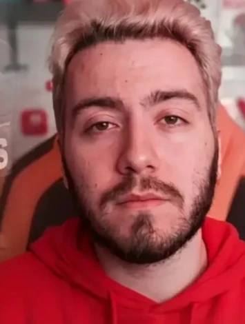 Enes Batur, İstanbul Havalimanı'nda gözaltına alındı!