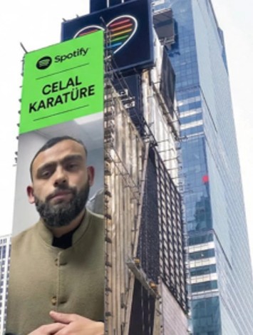 Celal Karatüre bu kez Times Meydanı'na damga vurdu!