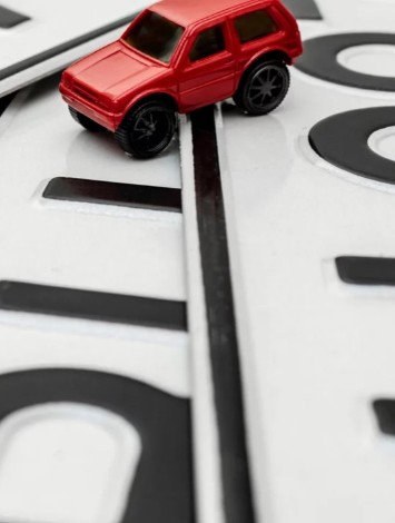 Standartlara aykırı araç plakaları ücretsiz yenilenecek