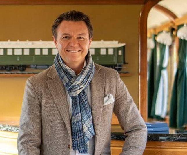 Kapalı&ccedil;arşı'dan Everest'e... Ko&ccedil; Holding'in vitrin ismi koltuğu bıraktı - Resim : 1