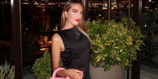 Mezarlıkta t&uuml;yler &uuml;rperten olay! Gen&ccedil; modelin mezarı a&ccedil;ıldı, başı kayıp - Resim : 1