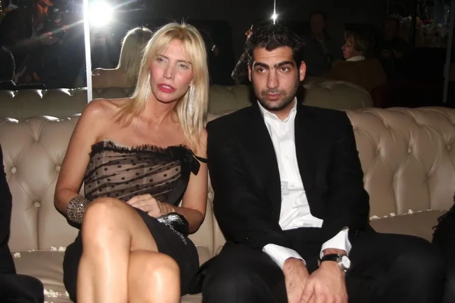 Bodrum'da korkutan gece! Sosyetenin &uuml;nl&uuml; ismi Kerem D&uuml;r&uuml;st alevlerin arasından sağ &ccedil;ıktı! - Resim : 1