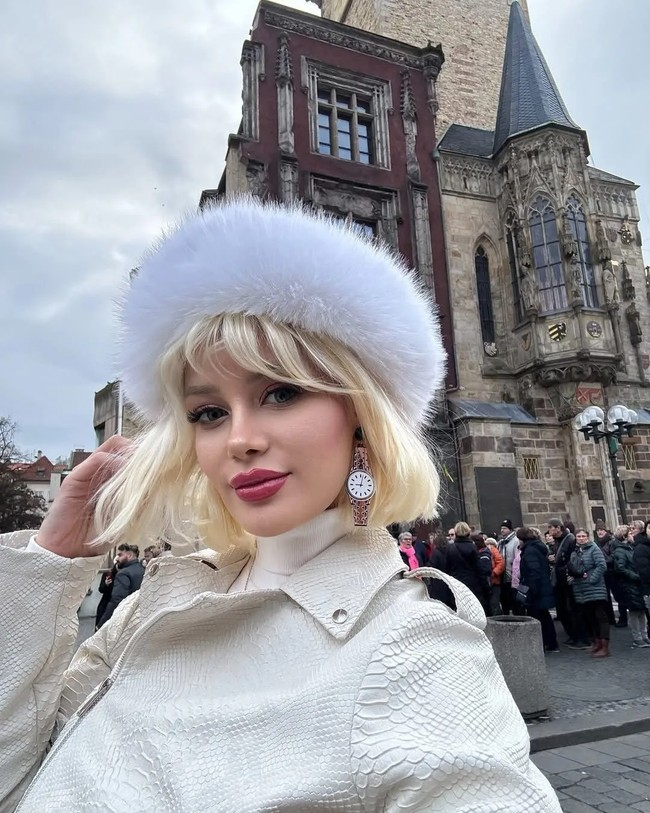 Modacı Ayşeg&uuml;l Eraslan'ın &ouml;l&uuml;m&uuml;nde fotoğrafla şantaj iddiası! Kanlı not bulunmuştu - Resim : 1
