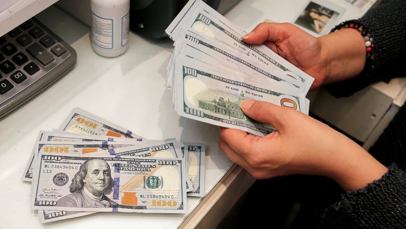 Dolar rekora koşuyor, TCMB faiz indirimi kapısını araladı