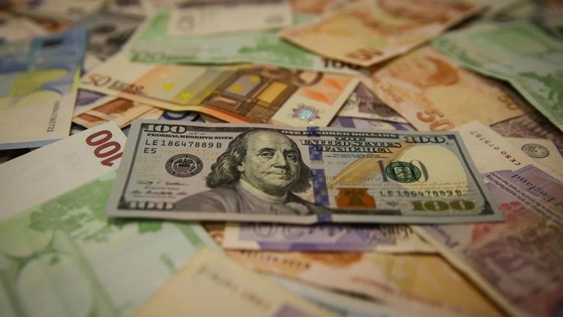 Dolar ve Euro'da fırtına: TL savruluyor