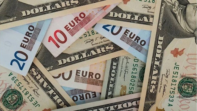 Dolar ve Euro'da fırtına: TL savruluyor