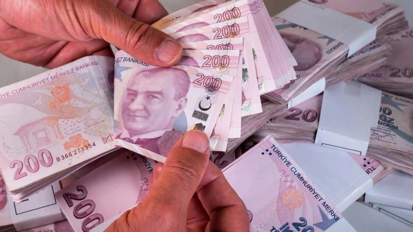 Petrol fiyatları düştü, Merkez Bankası faizi indiriyor