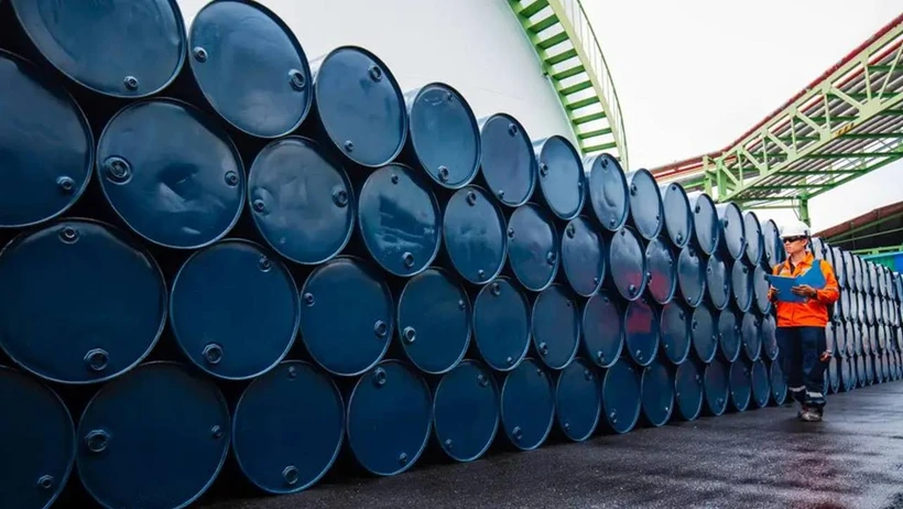 Petrolde tansiyon yükseliyor: Arz patladı, fiyatlar çöktü