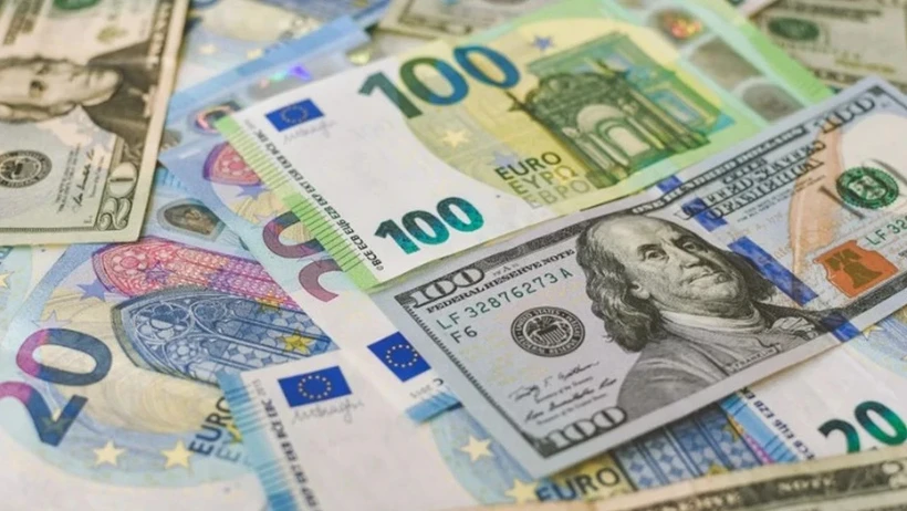 Döviz piyasası açıldı: Dolar 41,93 TL, Euro 49 TL