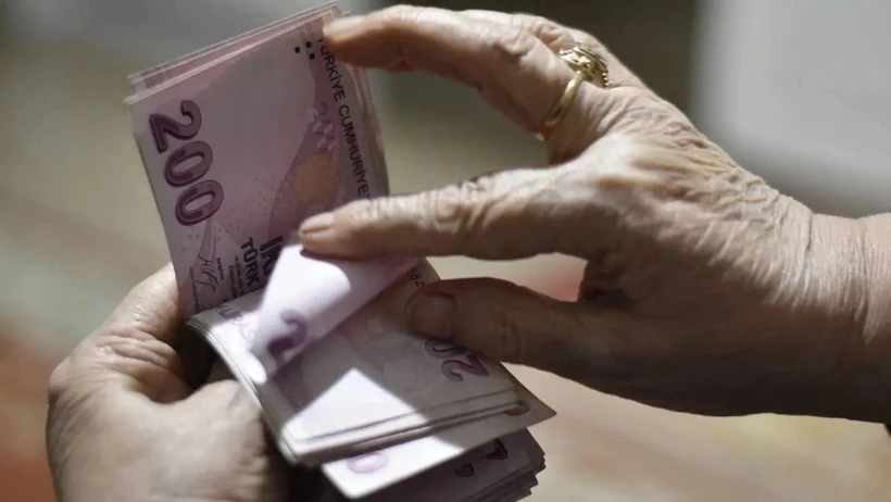 Taban maaşta tarihi artış: Emeklilerin yüzü gülüyor