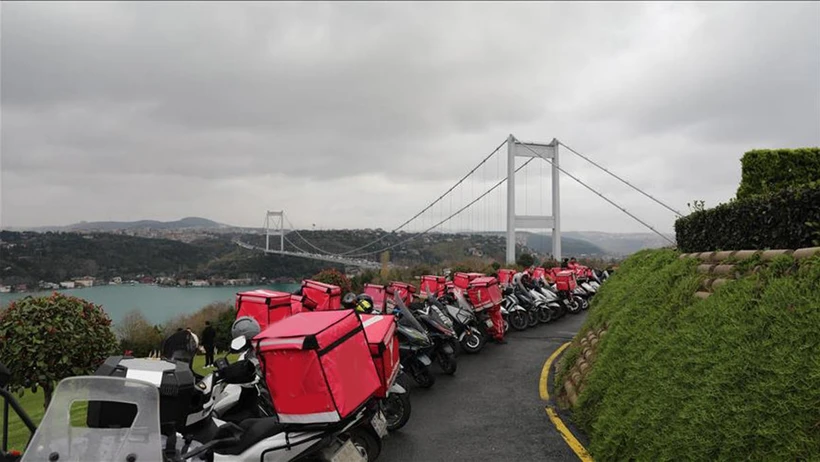 Zam var denildi, kazan&ccedil; yerinde saydı: Kuryeler isyanda