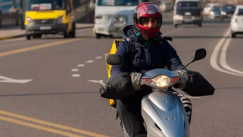 Zam var denildi, kazan&ccedil; yerinde saydı: Kuryeler isyanda