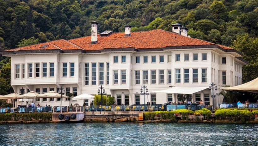 Boğazın en ikonik binası el değiştirdi! Les Ottomans artık Siyah-Beyaz