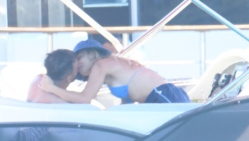 Ünlü oyuncu iş adamı sevgilisiyle kameralara böyle yakalandı