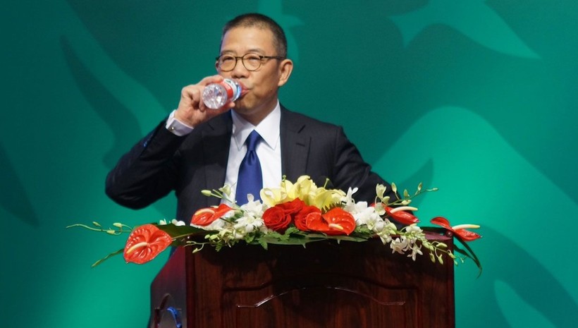 TikTok'un patronunu solladı: Su satarak Çin'in en zengini oldu!